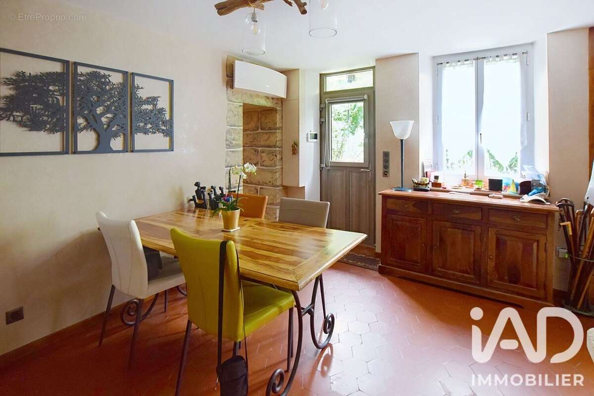 Maison 143 m² à Villeneuve-Le-Comte  - photo 2