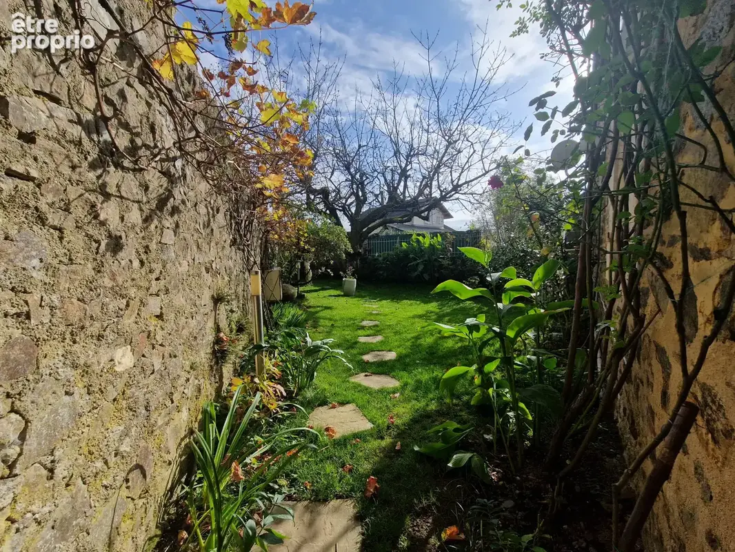 Maison de charme en pierres avec des espaces extérieurs très cosy. - photo 31