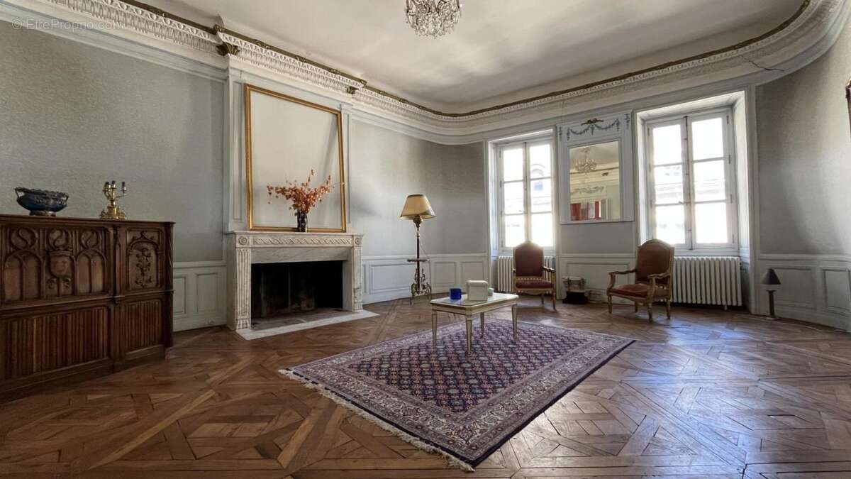 Hôtel particulier du 18ème siècle ouvrant sur cour fermée - photo 12
