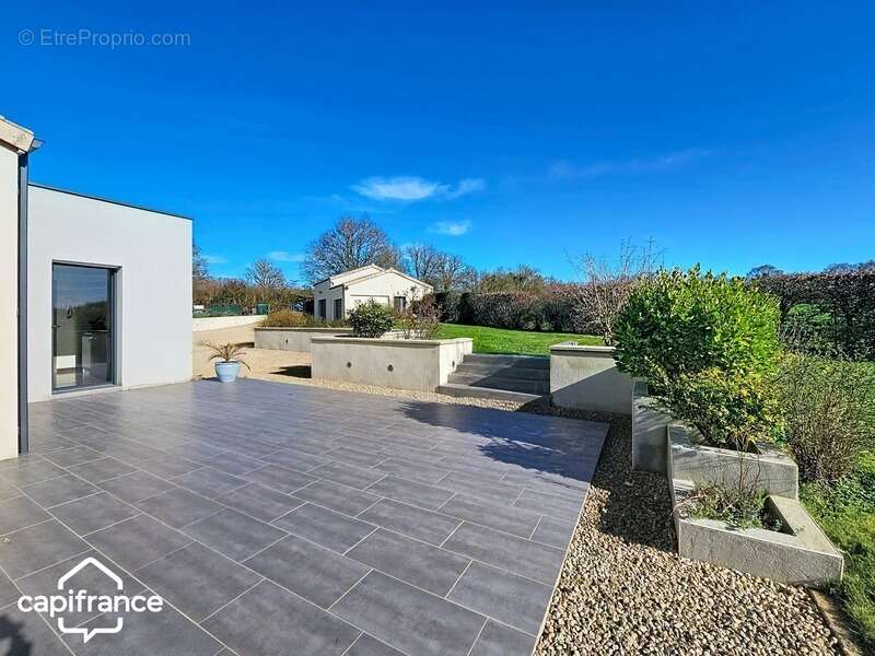 Maison de plain-pied 121 m² – 3 chambres – 3 garages (87m²) – terrain clos 1 454 m² – Boussais (79) proche Airvault - photo 18