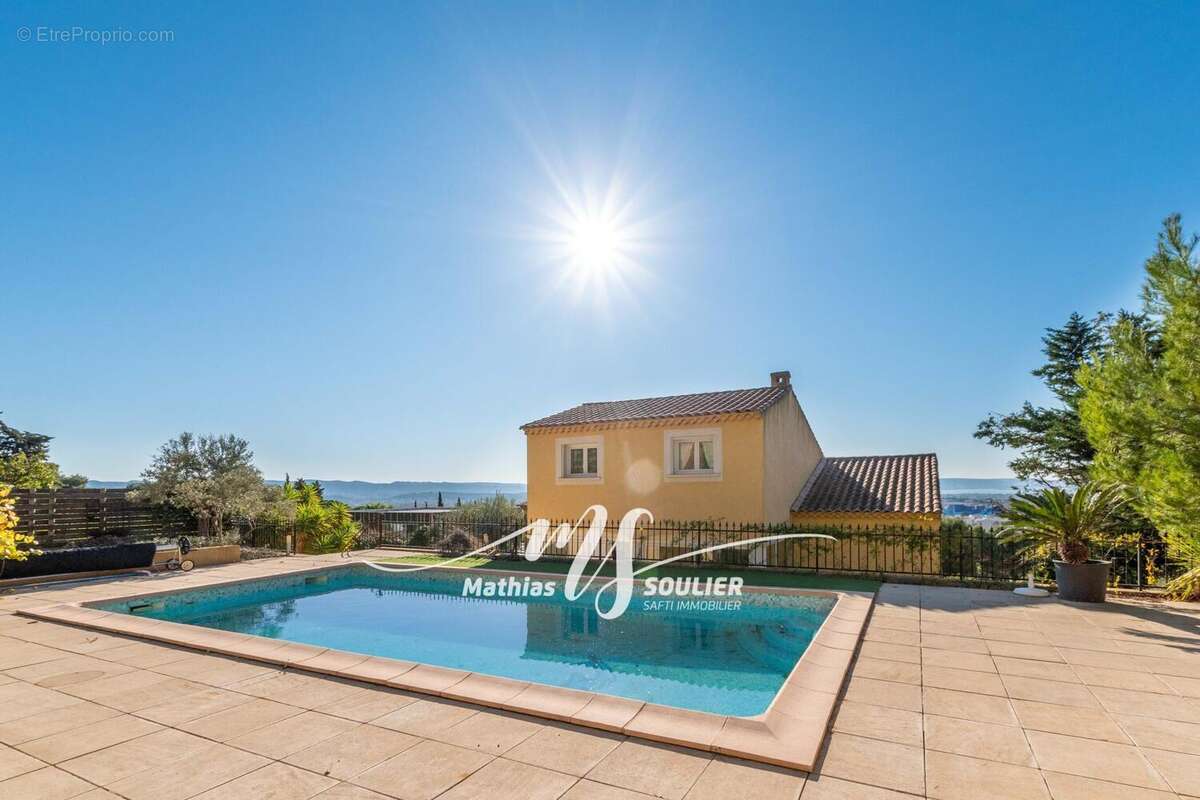 Maison 260 m² à Vitrolles  - photo 2