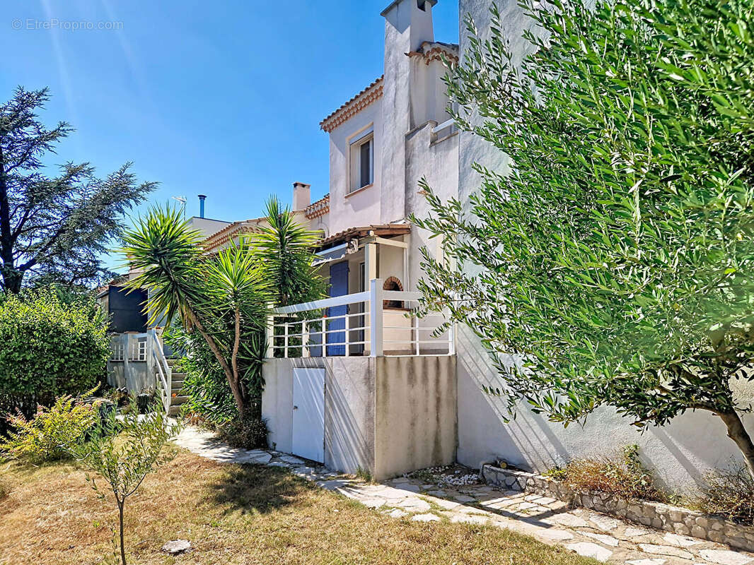 Maison à LES ANGLES