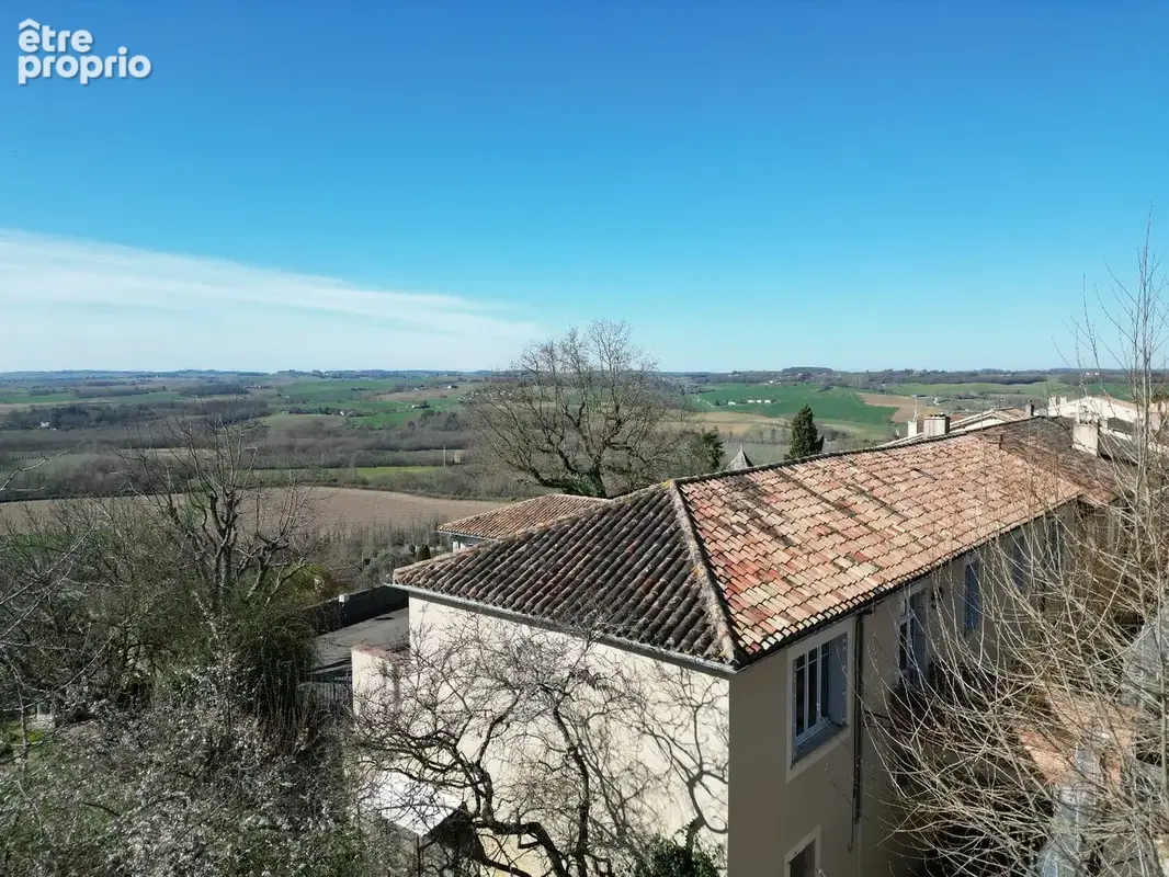 Immeuble lumineux d'exception à Lectoure avec une vue sur les Pyrénées - photo 2