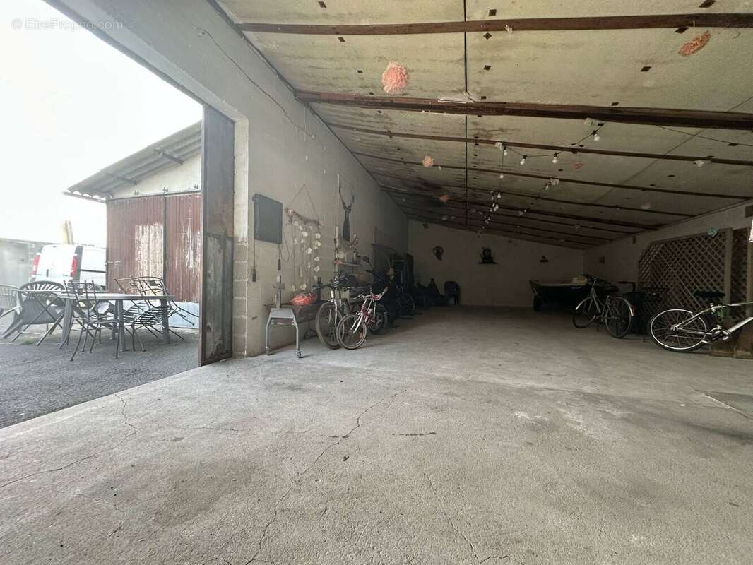 Maison à SAINT-LAMBERT-DU-LATTAY