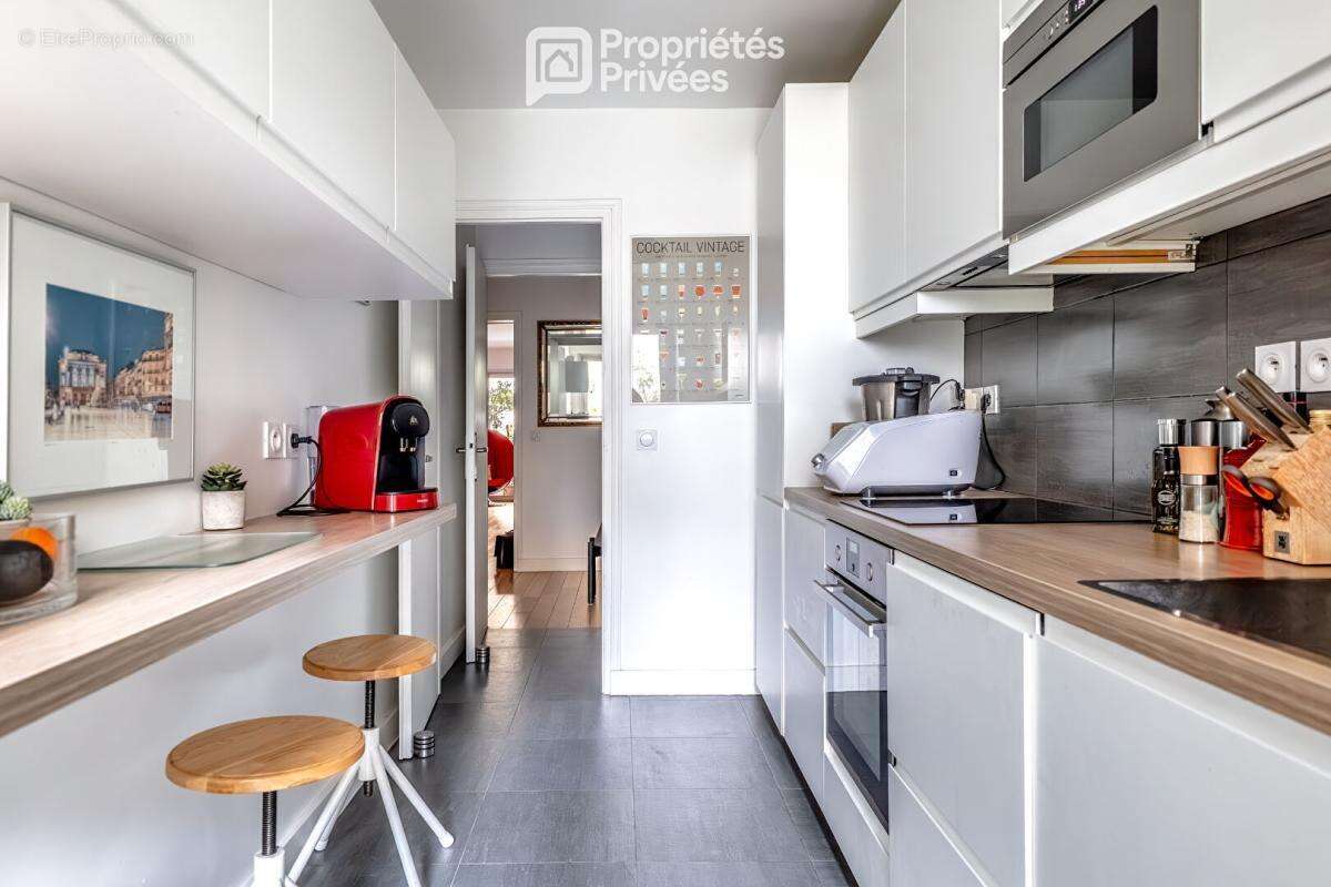 Appartement à PARIS-16E