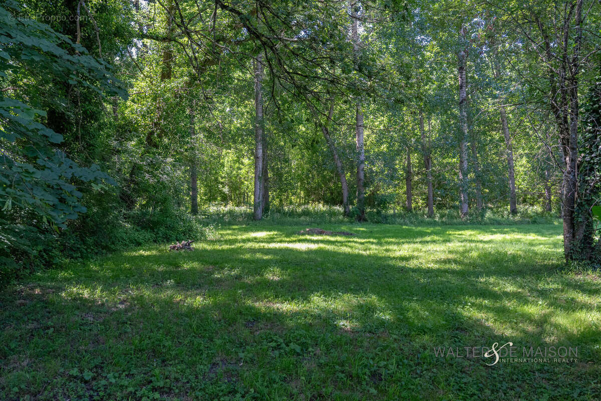 Maison à GENSAC-LA-PALLUE