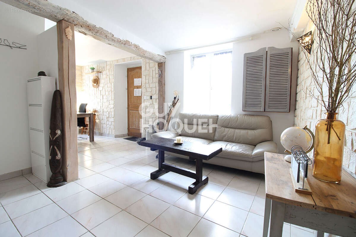 Maison à CHEVRY-COSSIGNY