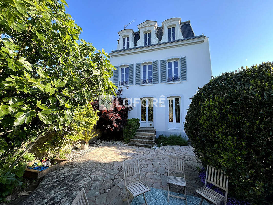 Maison à MEZY-SUR-SEINE