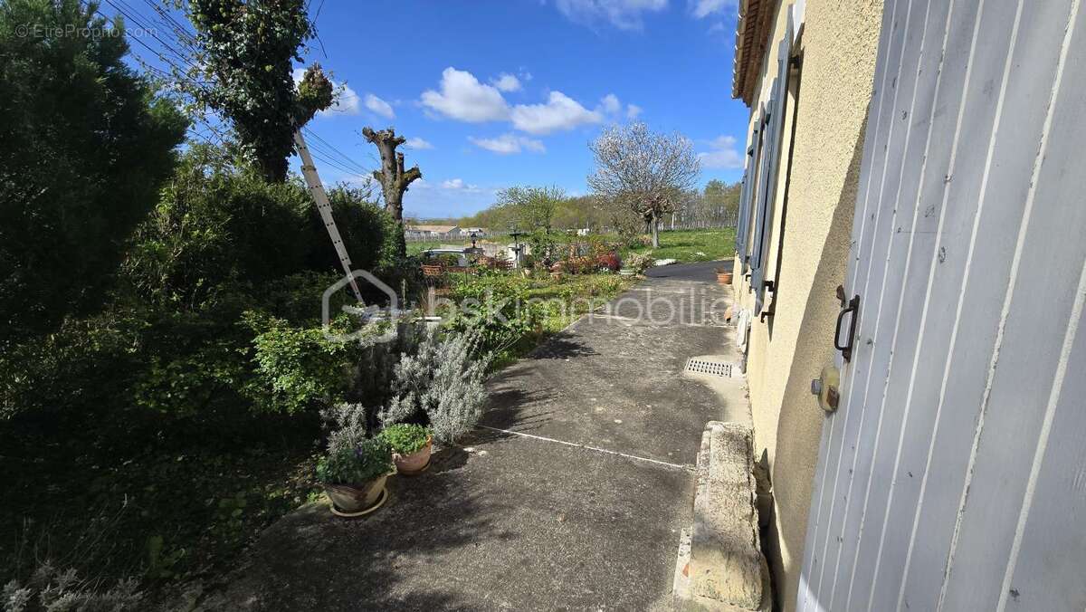 Maison à SAINT-BONNET-SUR-GIRONDE