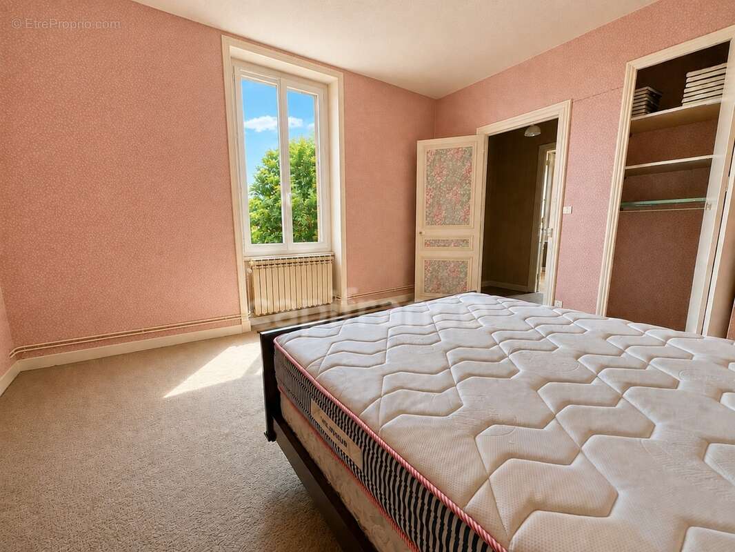 Maison à vendre à OUCHES 4 chambres 128m2 sur 2524m2 de terrain - dependance de 45m2 au sol - photo 9