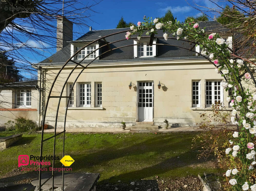 Propriété de charme .Maison bourgeoise en tuffeau, dépendance XVII, parc paysager - photo 4