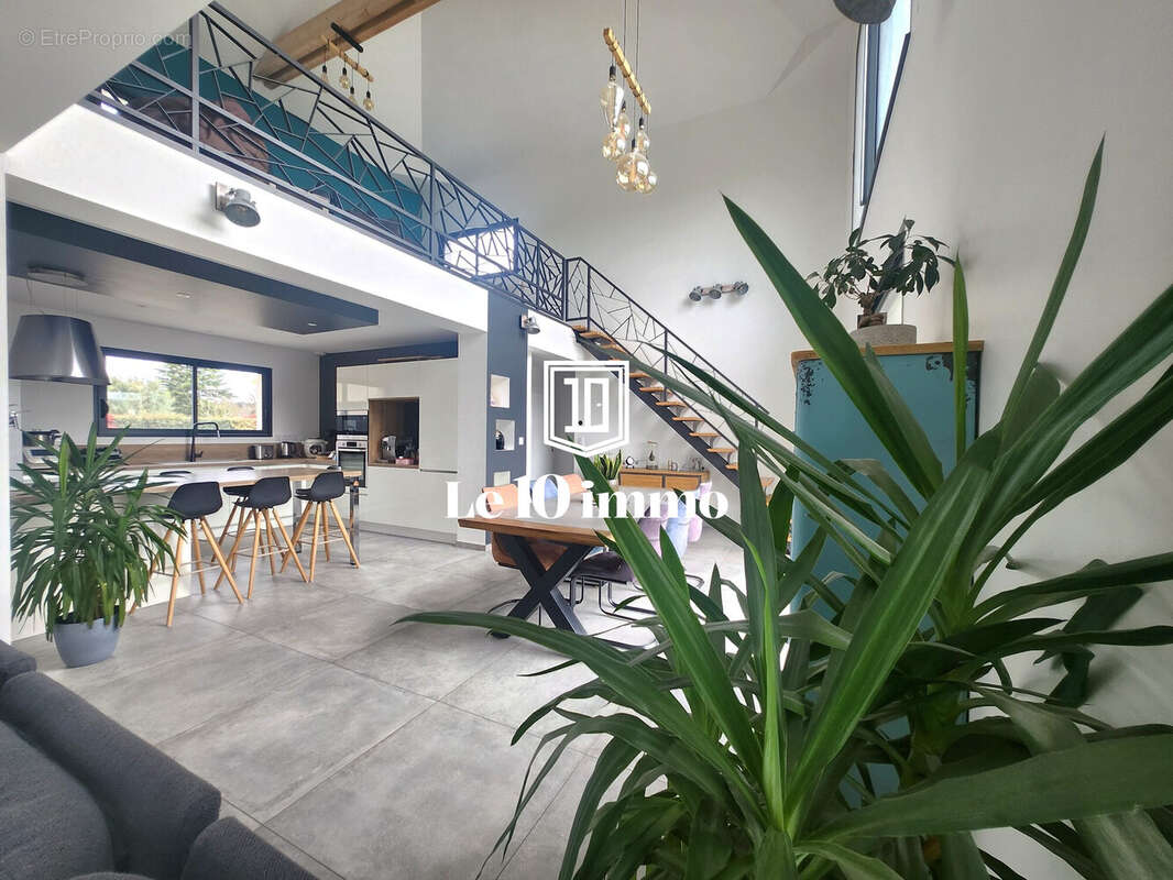 Salle à manger - Maison à DISTRE