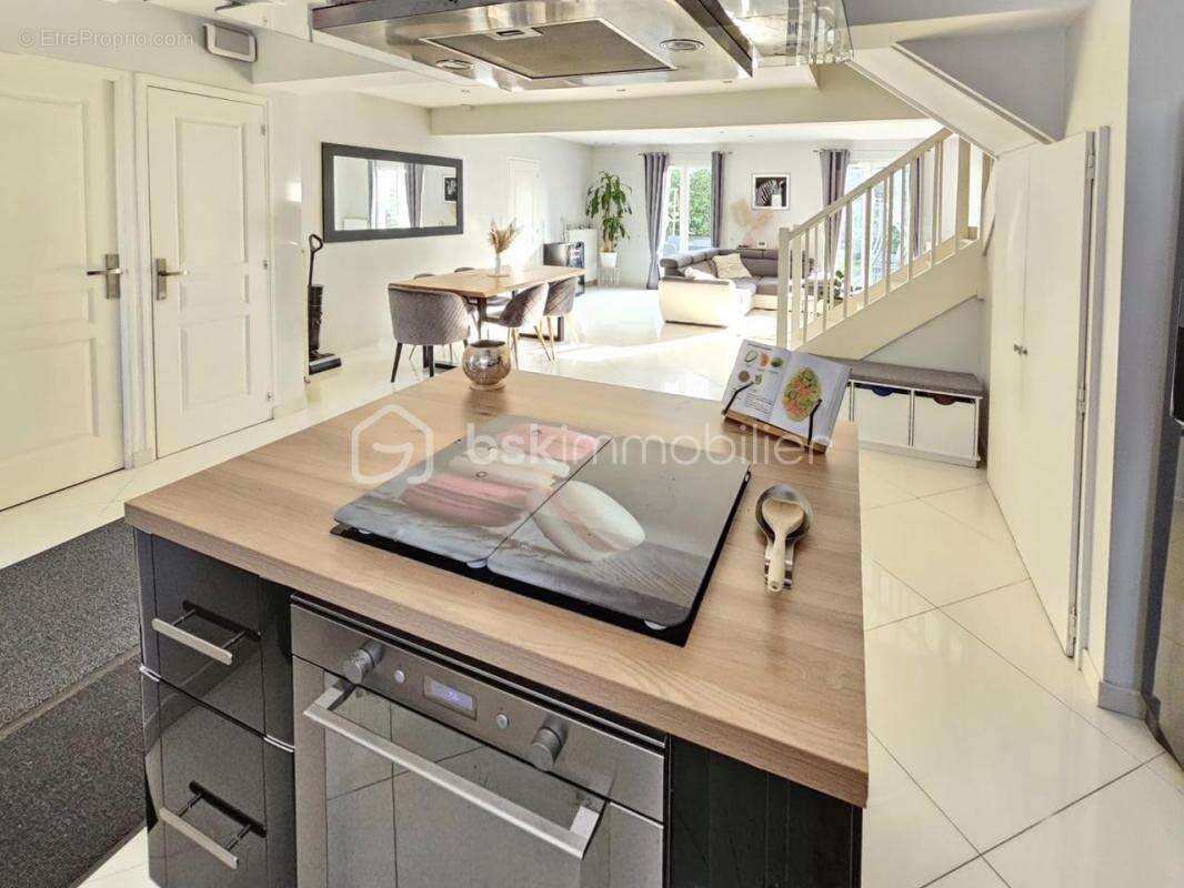 Maison à CHAUMES-EN-BRIE