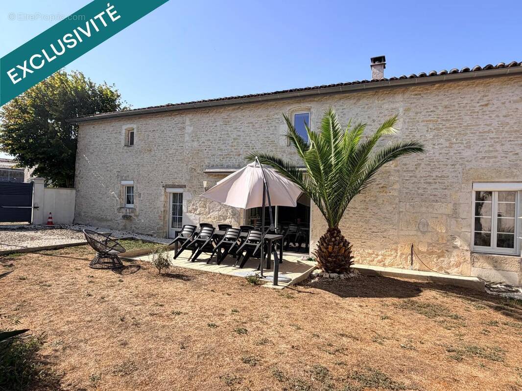 Photo 1 - Maison à SAINT-HILAIRE-DE-VILLEFRANCHE