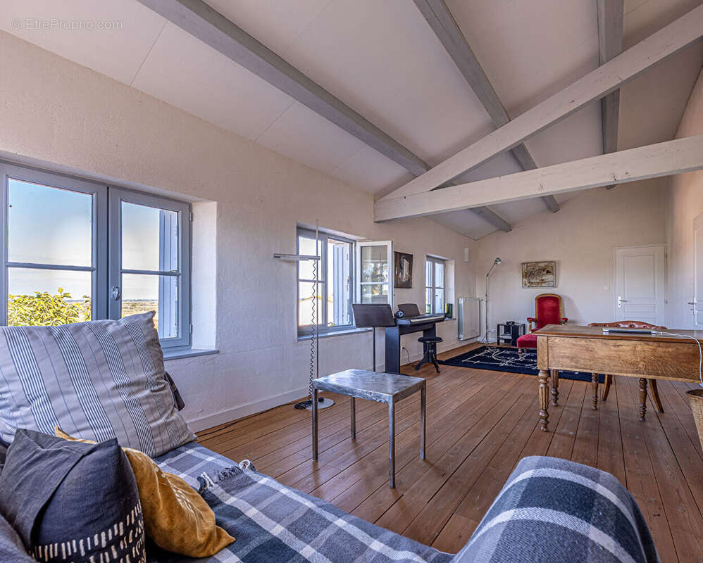 Maison à MORNAC-SUR-SEUDRE