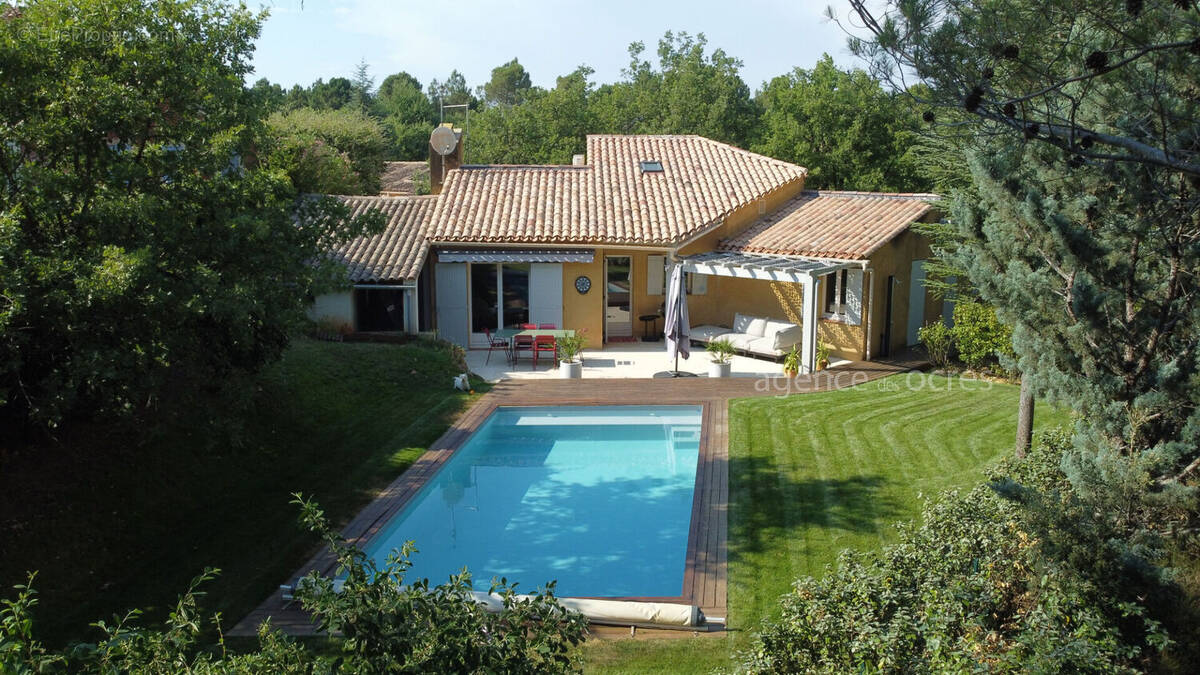 Maison à ROUSSILLON