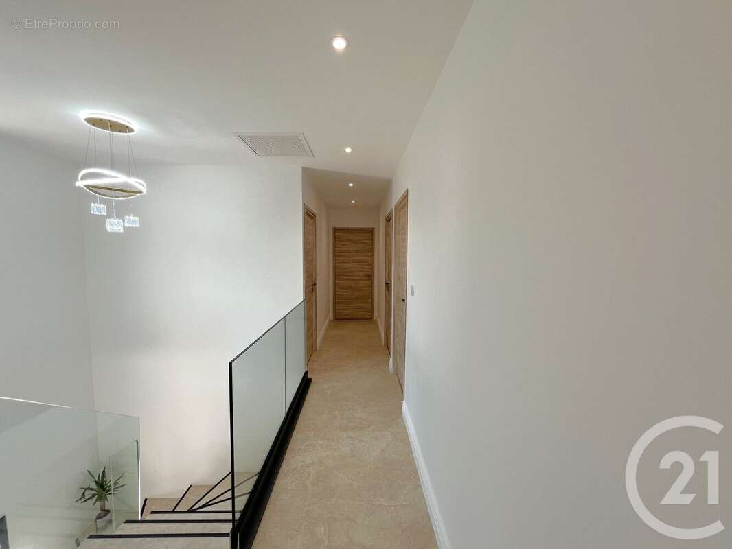 Maison 196 m² à Goyrans  - photo 15