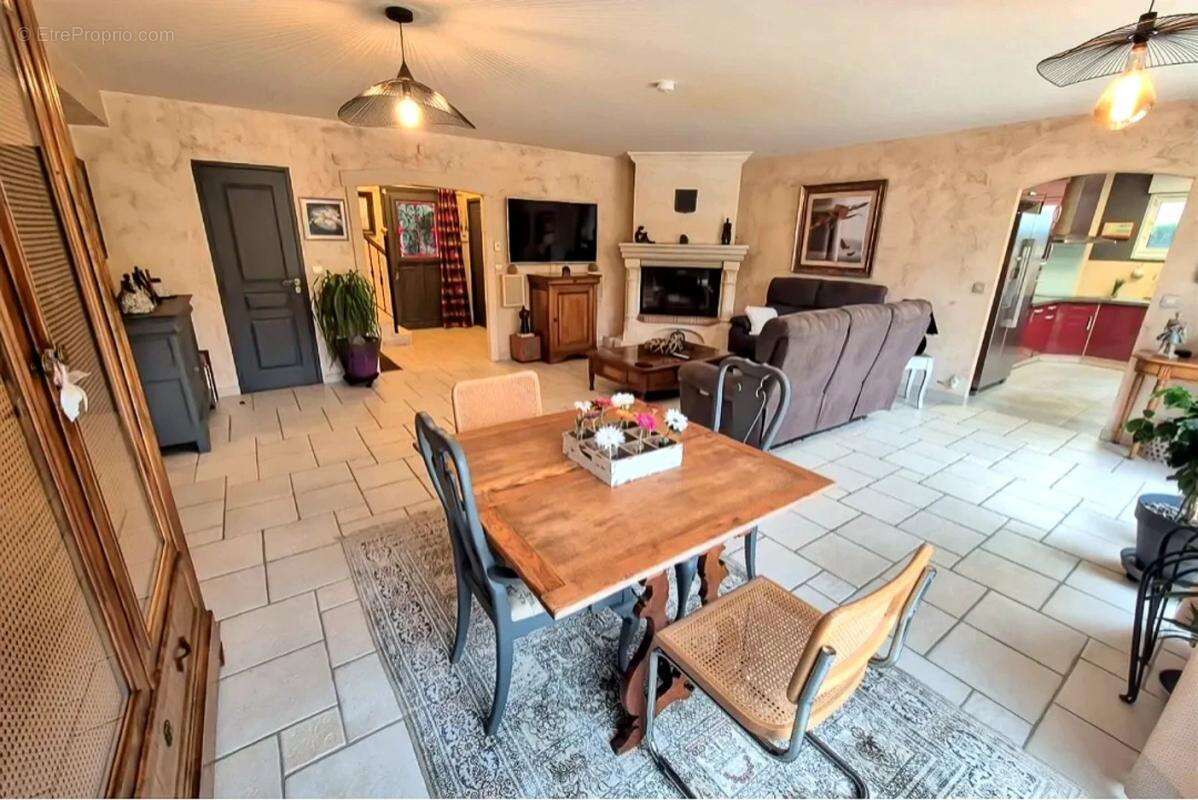 Maison à MONTGIVRAY