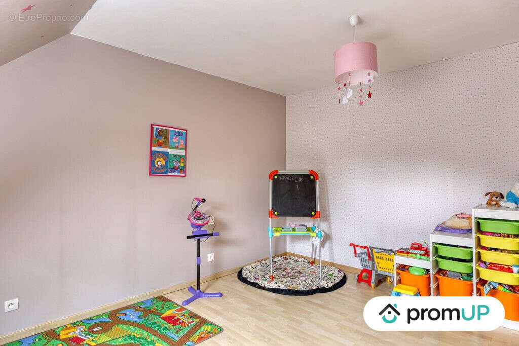 Maison à MONTREUIL-POULAY