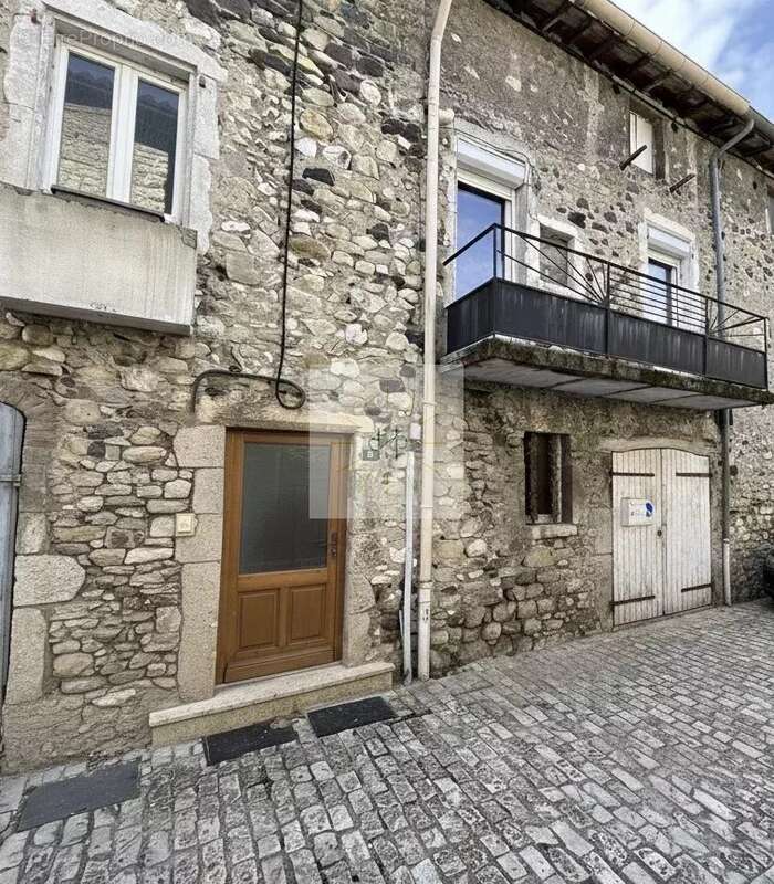 Maison à ROCHEMAURE