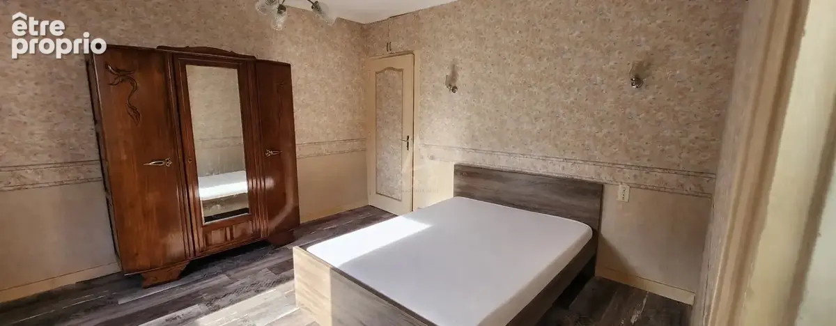 Maison de caractère en centre-bourg  95 m², trois chambres et terrain clos - photo 6