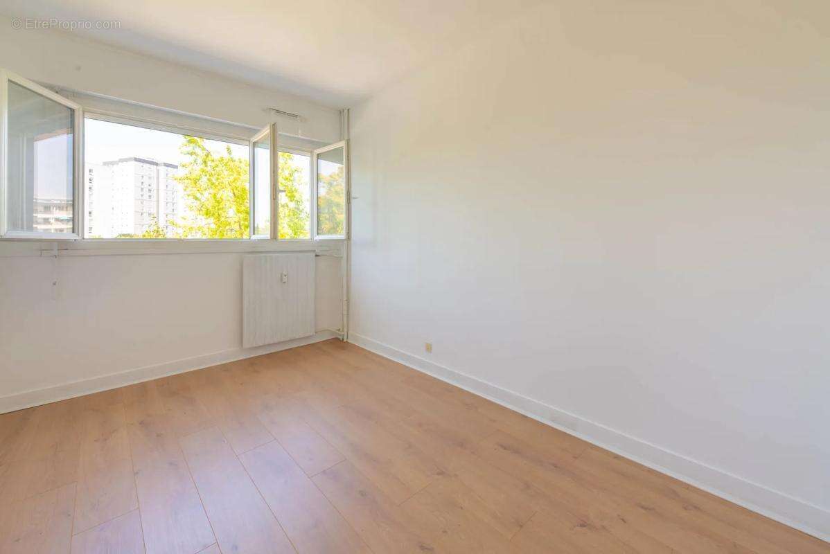 Bel appartement T4 de 86 m² à Argenteuil, traversant, lumineux avec vue dégagée - photo 4