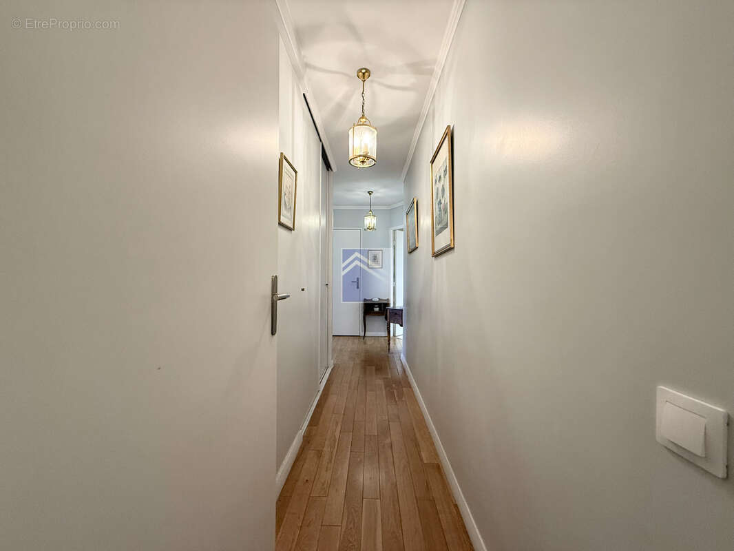 Appartement à COURBEVOIE