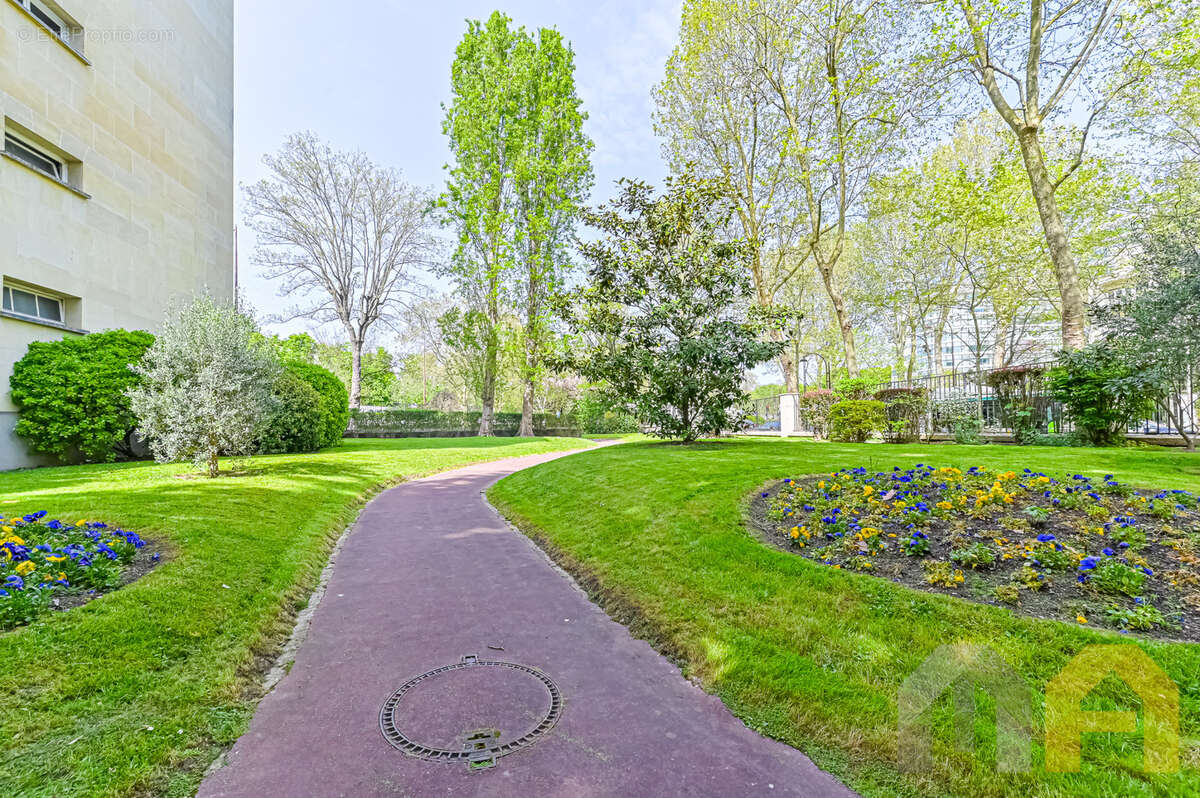 Appartement à NEUILLY-SUR-SEINE