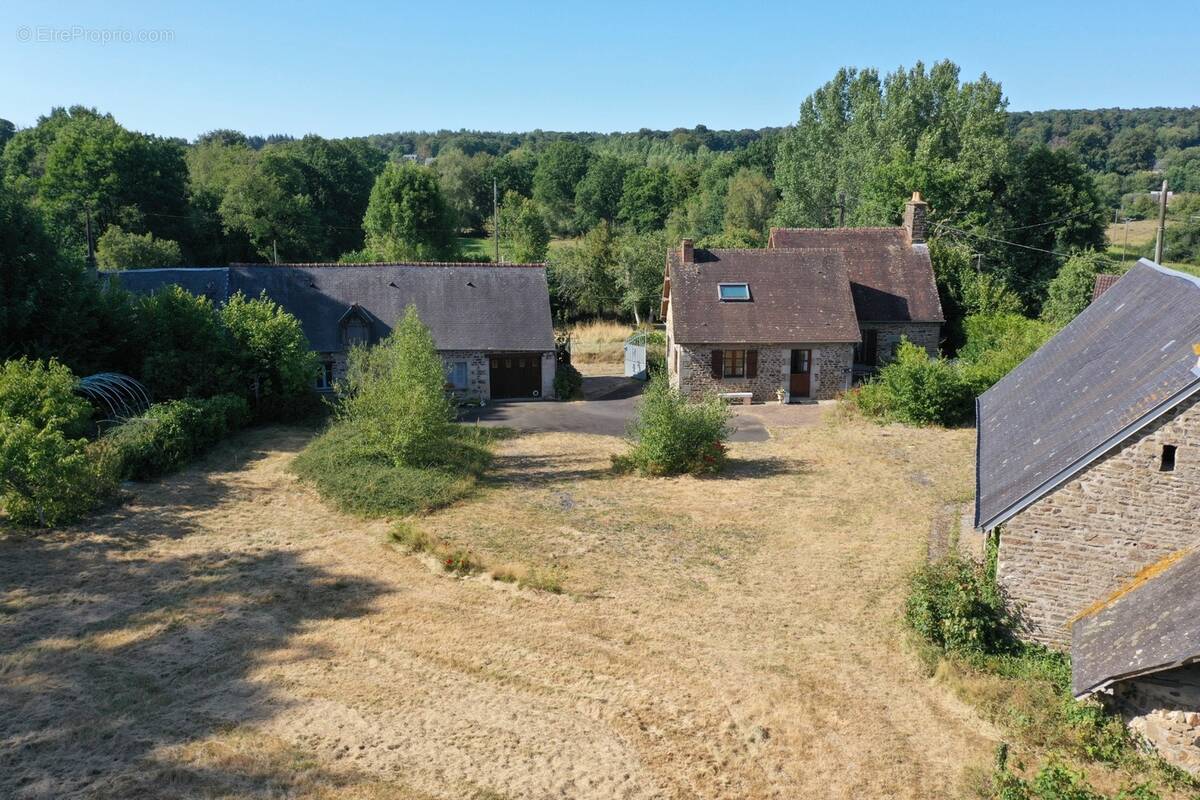 Maison à SAINT-CLAIR-DE-HALOUZE