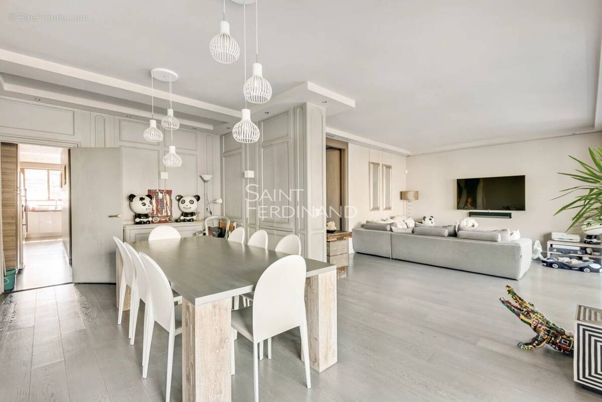 Appartement à NEUILLY-SUR-SEINE