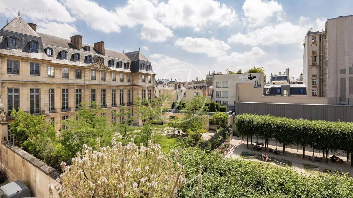 Appartement à PARIS-3E