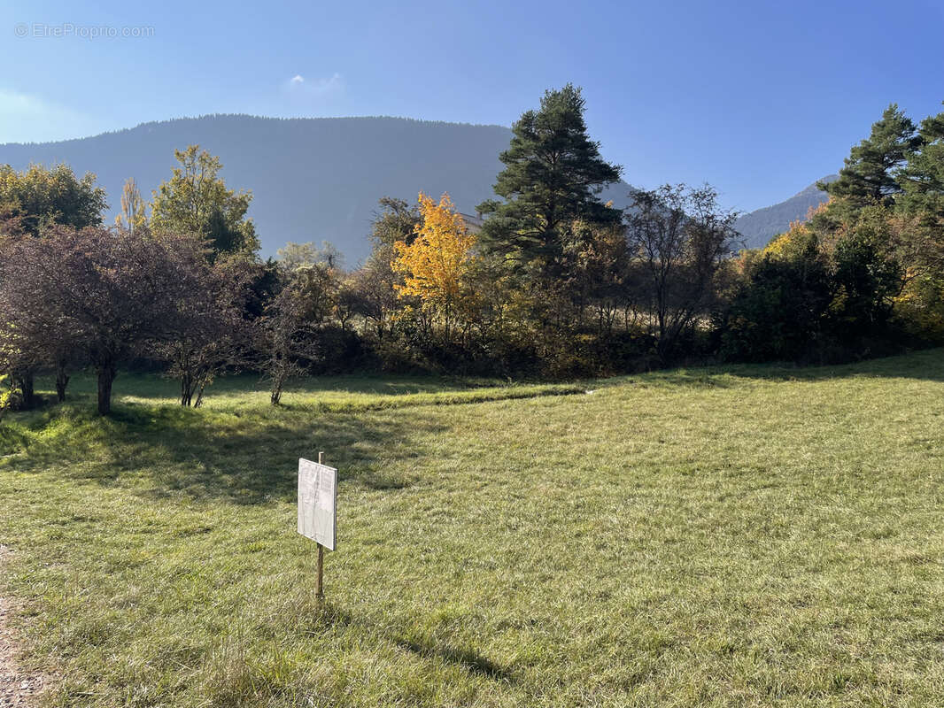Terrain à SERANON
