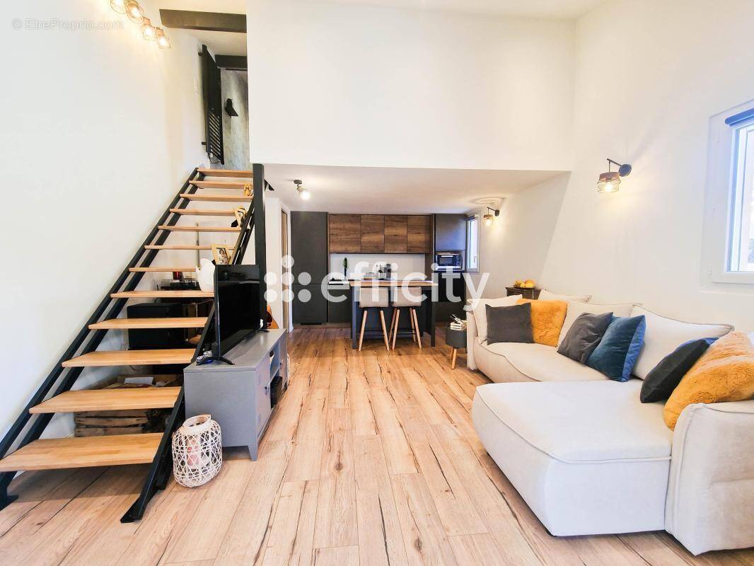 Maison à BAGNOLS-EN-FORET