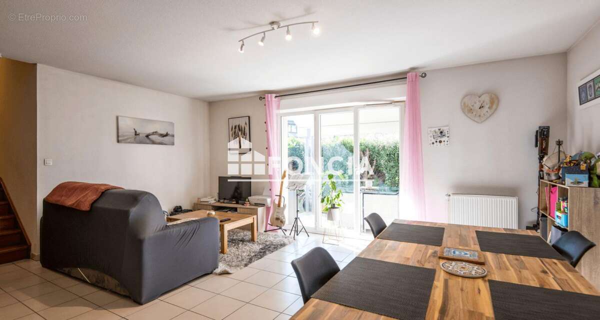 Maison à ONET-LE-CHATEAU