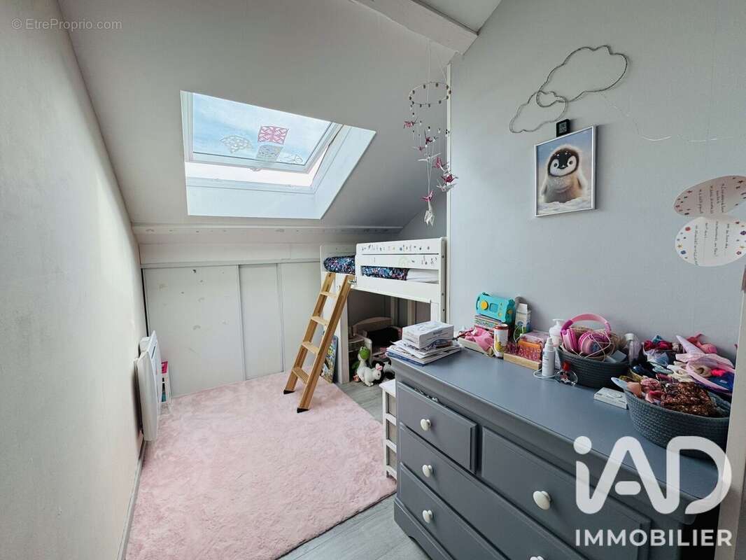 Maison 80 m² à Le Mesnil-Saint-Denis  - photo 7