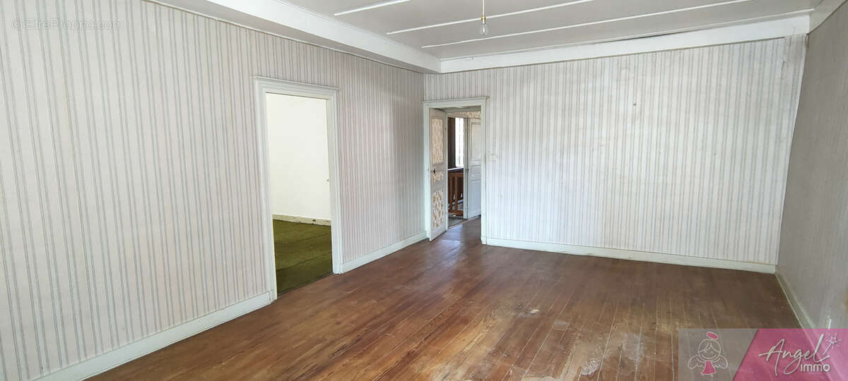 Maison de village de 159 m2 - 3 chambres - cave voutée et garage - photo 7