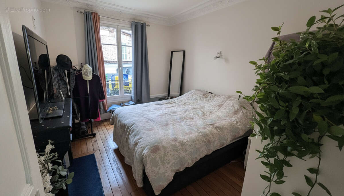 Appartement à COURBEVOIE