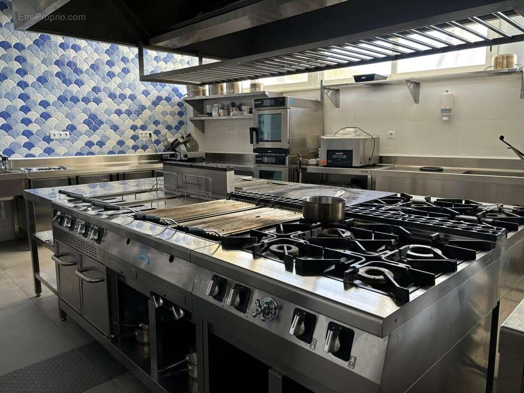 Commerce à LE MONASTERE