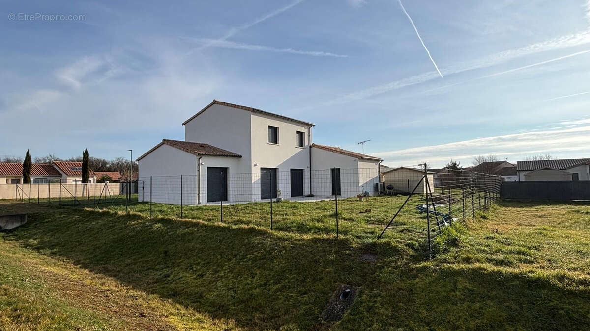 Maison 107 m² à Sevres-Anxaumont  - photo 2