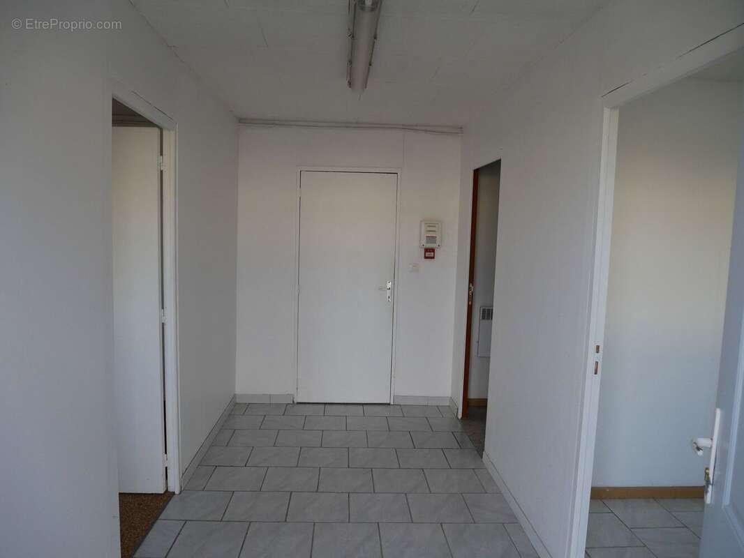 Commerce 525 m² à Saint-Germain-Des-Pres  - photo 5
