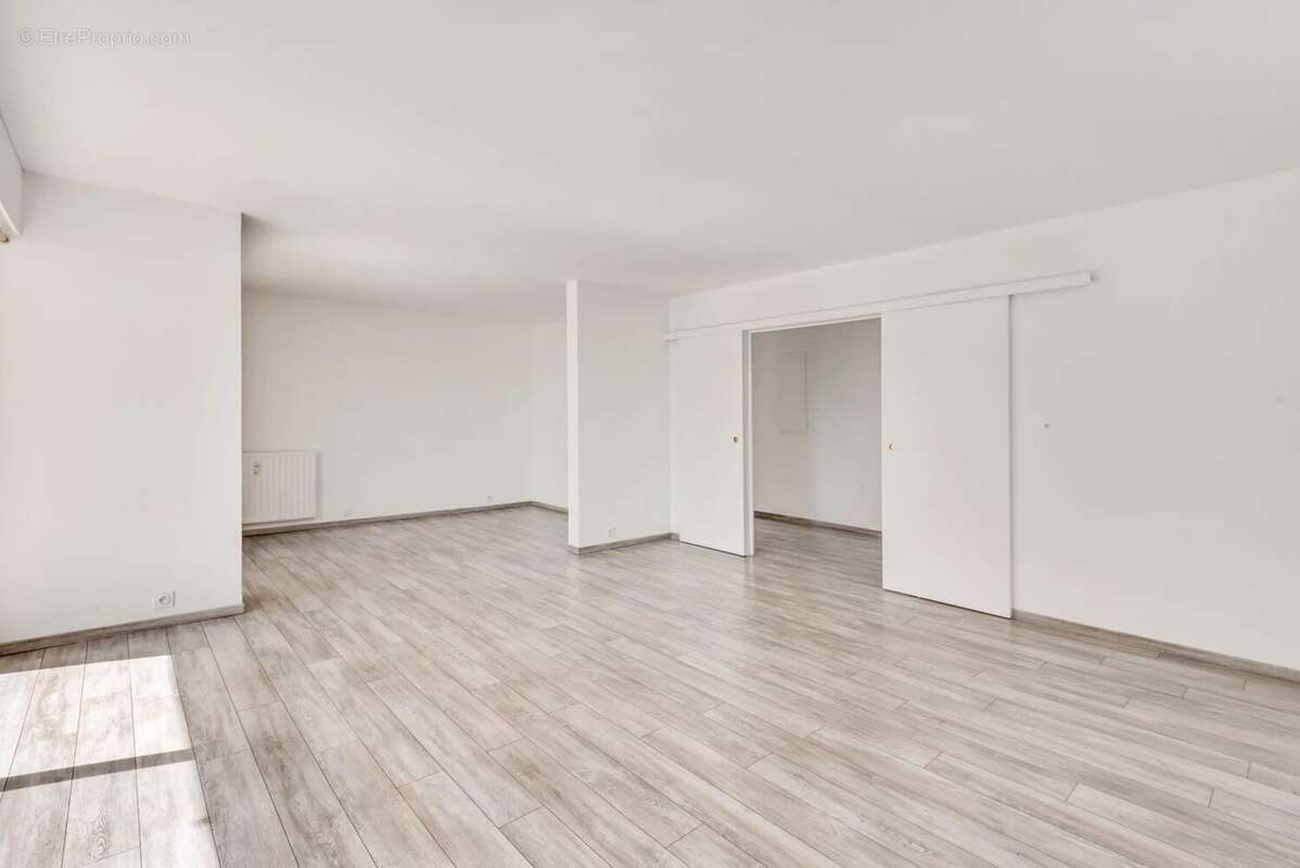Appartement à COURBEVOIE