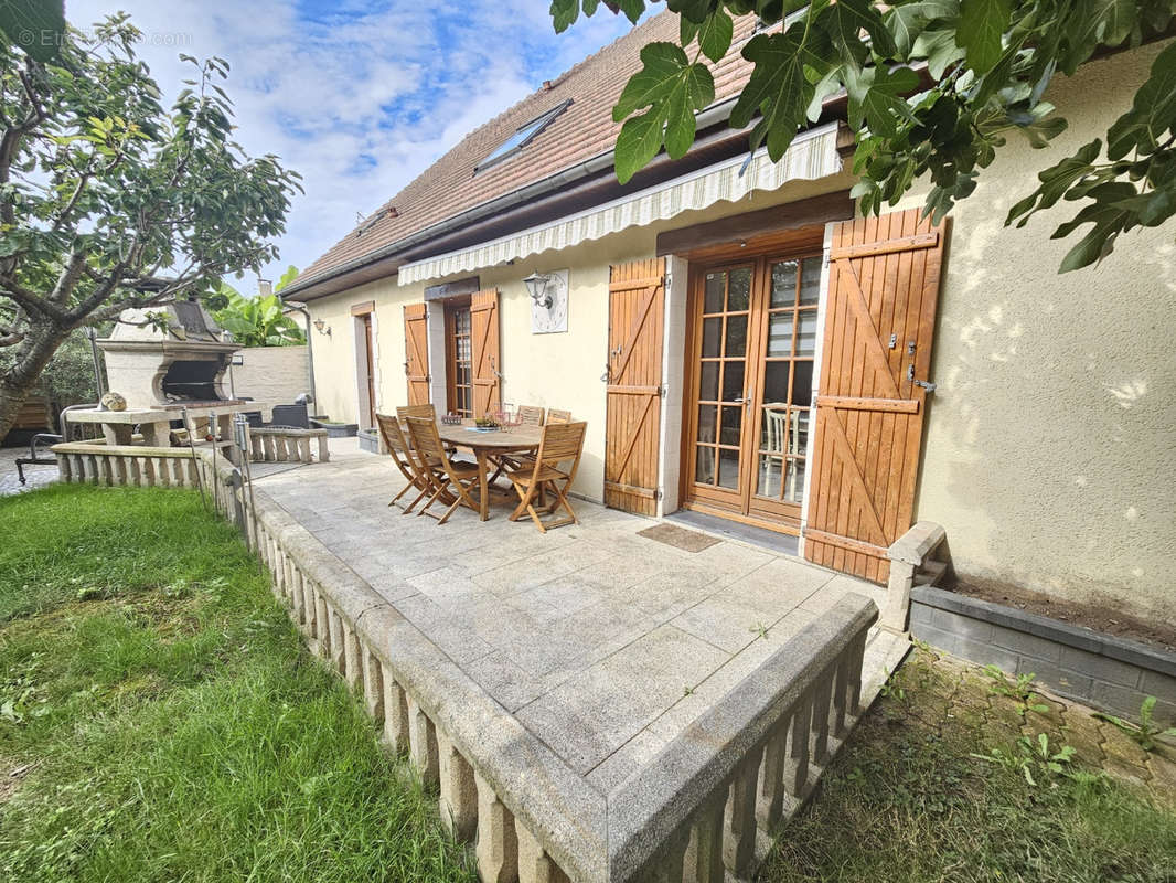 Maison à SAINTE-GENEVIEVE-DES-BOIS