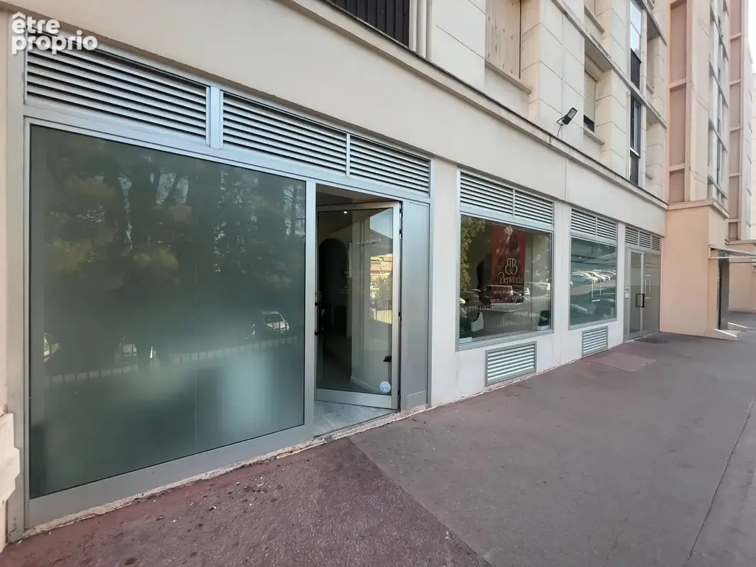 Beau local commercial de 62m2 au CANNET ( secteur Rocheville ) - photo 5