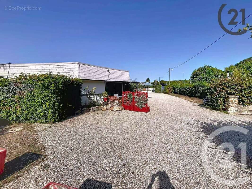 Autre à ESCOLIVES-SAINTE-CAMILLE