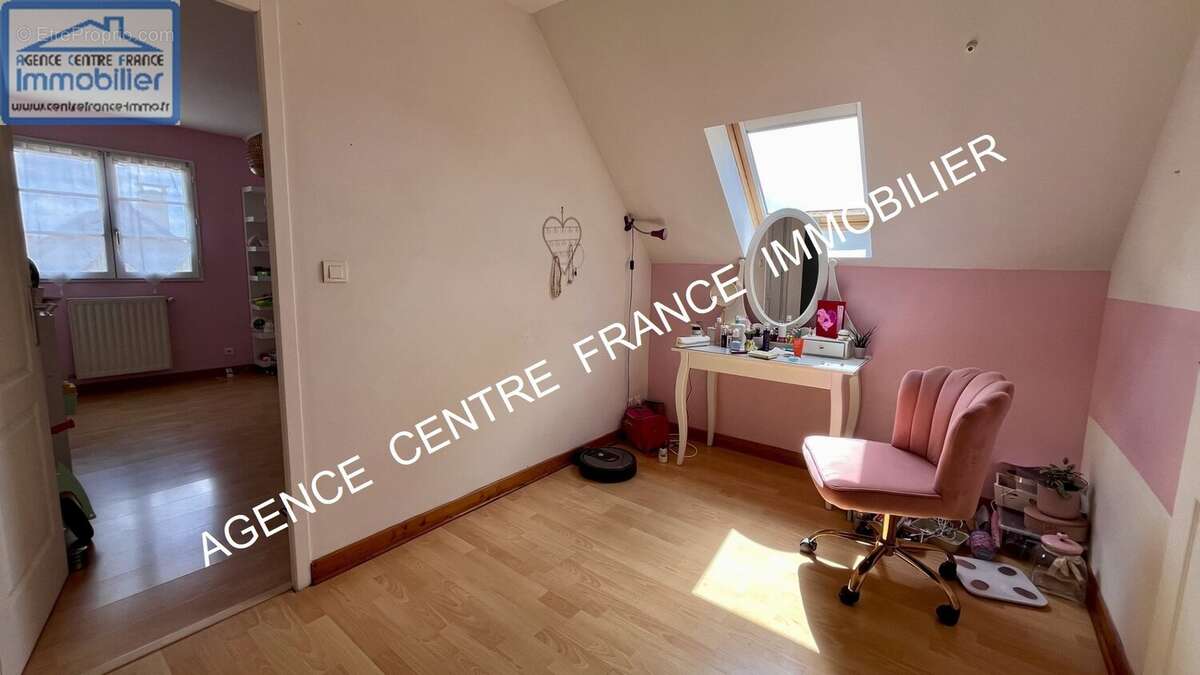DPE C. A 10mns au sud de Bourges. Maison de 4 chambres avec piscine et jardin - photo 10