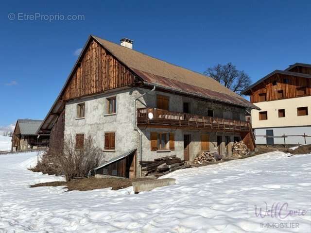 Maison à ALBIEZ-MONTROND