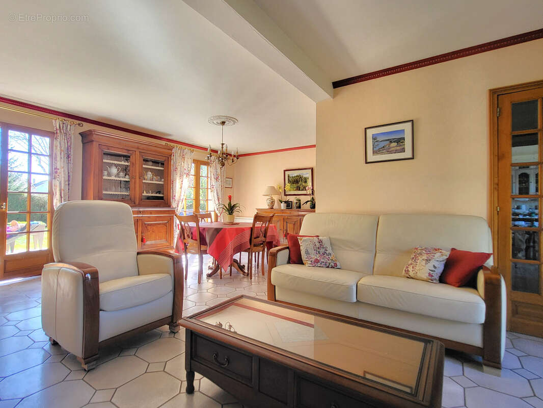 Maison à VAUX-LE-PENIL