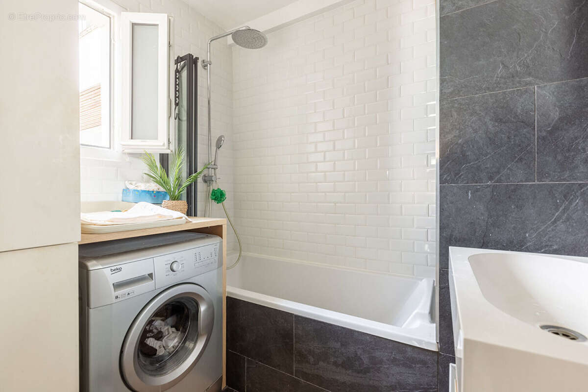 Appartement à COURBEVOIE