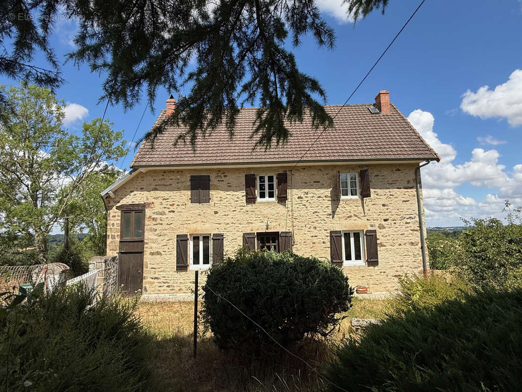 Auv 1224 : Maison en pierres, garage, vue superbe, 822m2 - photo 17