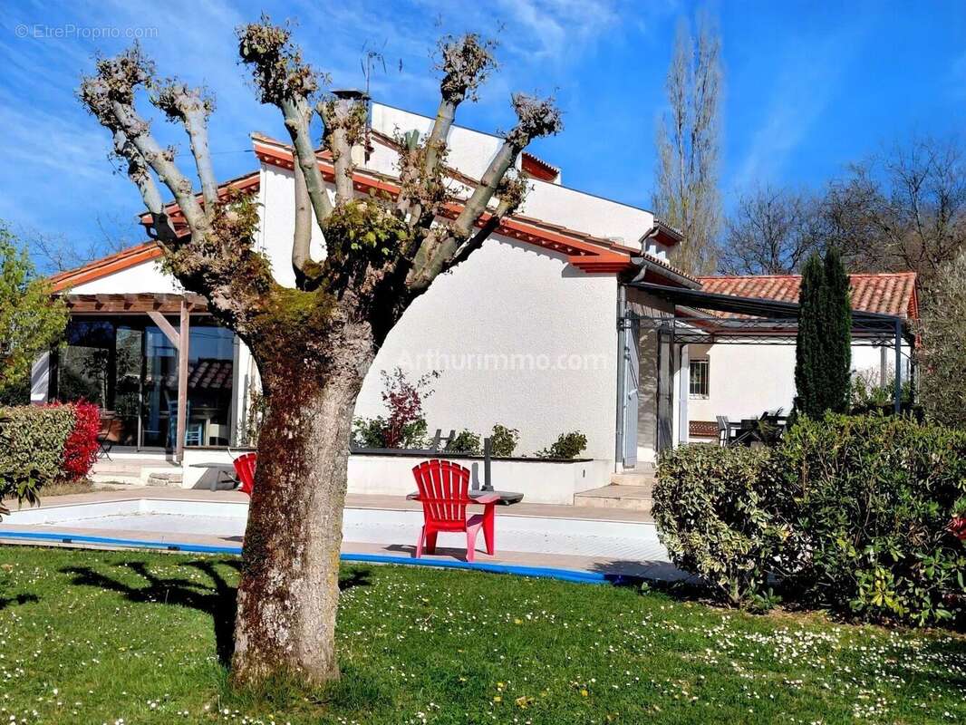 Maison à SOUAL